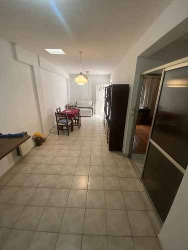 Casa De Pasillo Con Tres Dormitorios Y Terraza - Rosario, Centro