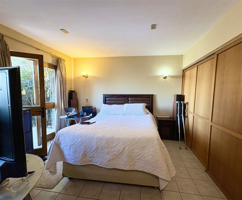 Hermosa Casa En Venta De 5 Dorm. En Las Condes