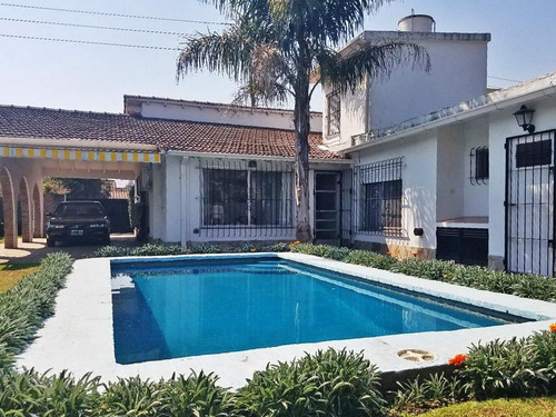 Muy Linda Casa En Venta, Retasada, Con Una Imperdible Ubicación En La Zona Céntrica De Del Viso.