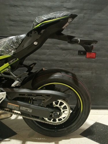 Kawasaki Z900 2021 0km Gris Con Verde