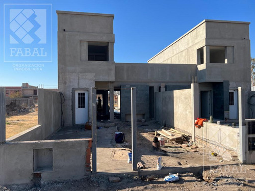 Casa Venta Rincón Lindo, Cipolletti, 3 Dormitorios, 2 Baños, Cochera Y Jardín