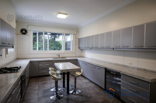 Casa De 5 Dormitorios En Venta- Lote De 2400m2 - Teresa Urdapilleta Propiedades