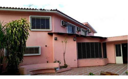 Venta Casa En Urb. Valle De Camoruco Valencia, Amplia Cod. 159731 Hd