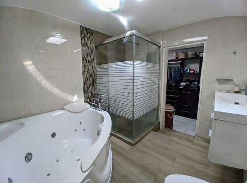 Imagen 8 de 23 de Jorge Febres Vende Town House En Res. Villa Del Bosque Atth-95