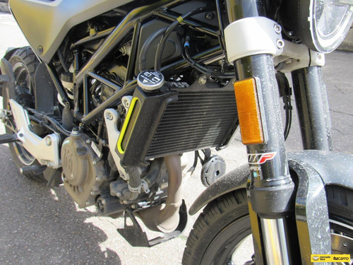 Imagen 13 de 25 de Husqvarna Svartpilen 200 Te