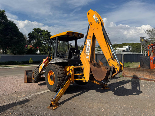 Retroescavadeira Jcb 4x4 2011