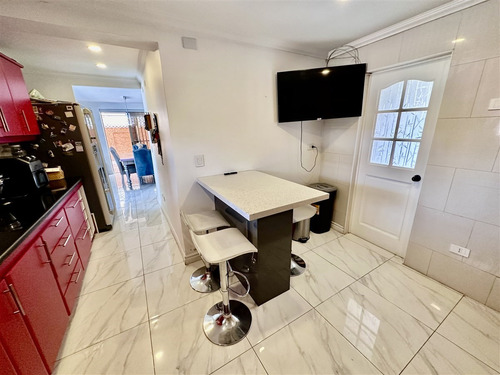 Casa En Venta De 3 Dorm. En Macul