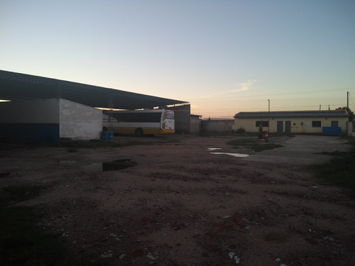 Venta De Lote Con Tinglado Y Oficinas