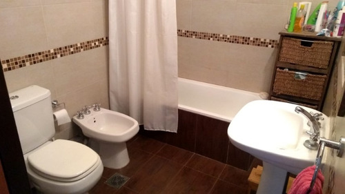 Venta De Pintoresca Casa En Ph Al Frente