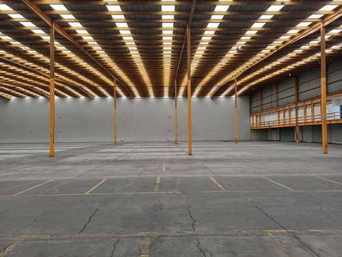 Bodega En Renta De 8,402 M2 Con Oficinas Y Andenes En Cuautitlan Izcalli