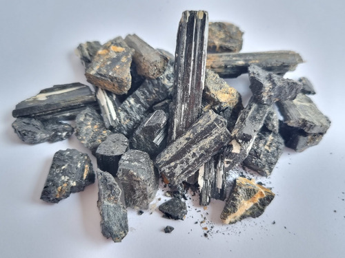 Imagem 4 de 5 de Turmalina Negra Bruta 137g Pedra Natural Novo