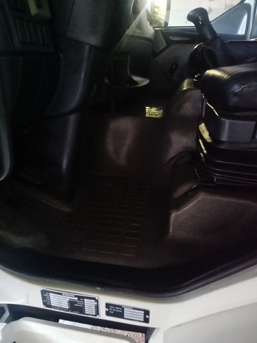 Imagem 10 de 13 de Volvo Vm 17220