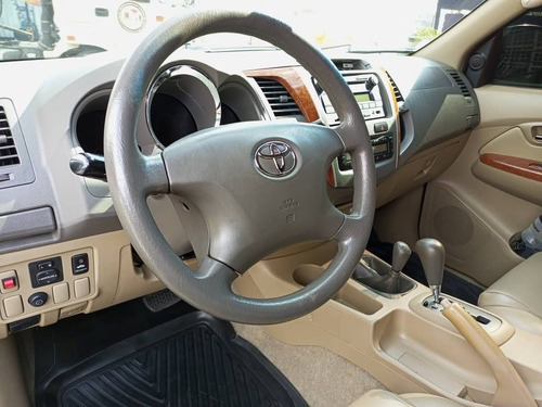 Imagen 13 de 16 de Toyota Fortuner Sr