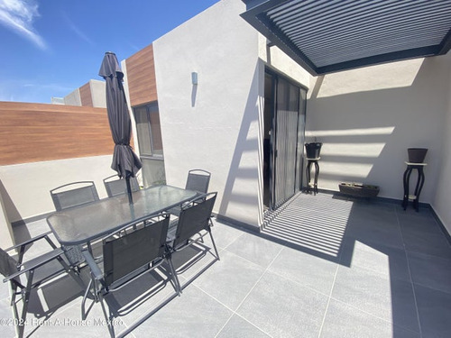 Depa De 2-3 Recámaras Con Roof Garden En Venta En Zakia, Querétaro