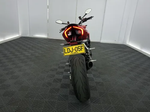 Ducati Streetfighter V2