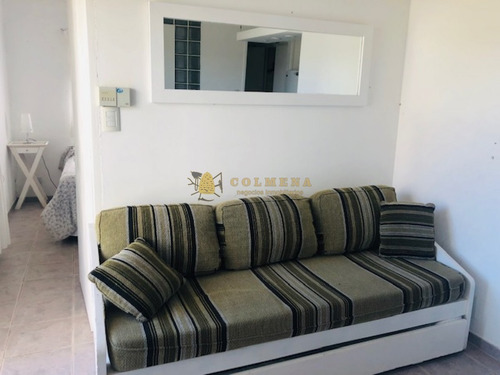 Apartamento En Excelente Ubicacion, De 2 Dor, 2 Baños Cruzando La Calle Esta La Playa Mansa Parada 3 Consulte.-ref:1358