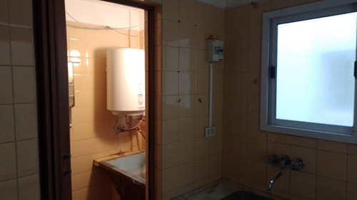 Imagen 10 de 30 de Excelente Oportunidad De Inversión De Departamento De 4 Ambientes A La Calle C/ Balcón Saliente, 68 M2 En Pleno Centro