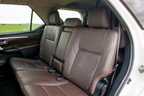 Imagem 13 de 15 de Hilux Sw4 Srx 2.8 4x4 2016 | 7 Lugares |