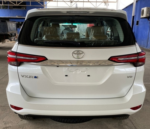 Imagen 5 de 12 de Toyota Fortuner