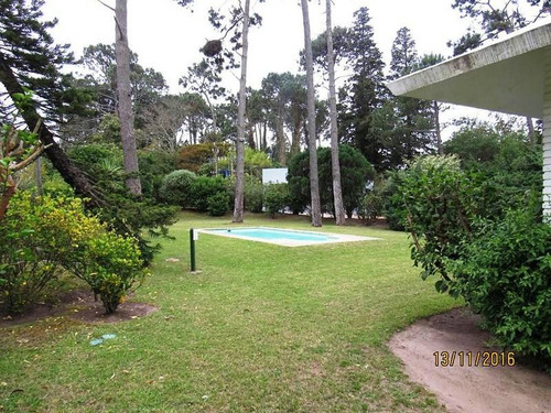 Imagen 4 de 10 de Id 1698 - Muy Buena Casa Con Piscina Y Parque. Con Acceso A Playa Brava.