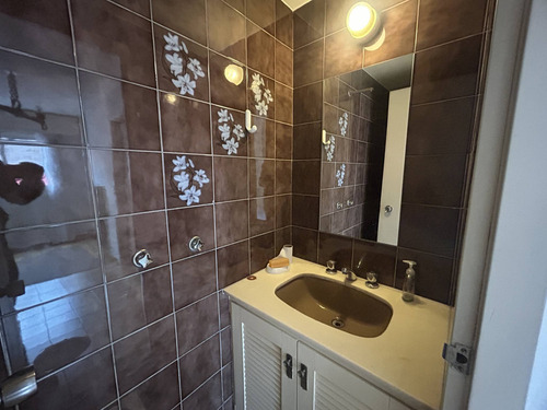 Alquiler Apartamento De Dos Dormitorios Y Garaje En Pocitos