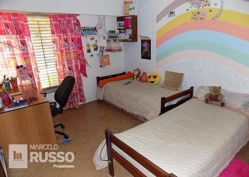 Importante Chalet 7 Amb. C/ Piscina & Quincho