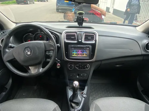 Renault Logan 1.6 Privilege / Intens