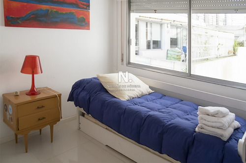 Apartamento En Venta Con Vista Al Puerto- Ref: 2002
