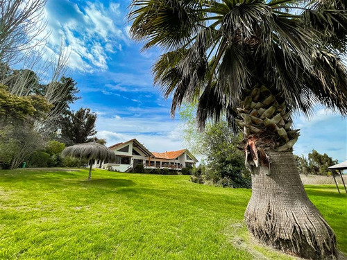 Casa En Venta De 5 Dorm. En Las Cabras