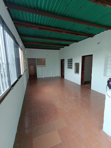Casa Comercial Con Amplio Patio En La Candelaria, Valencia - Terraza Atm