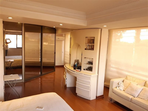 Casa En Venta De 8 Dorm. En Recoleta