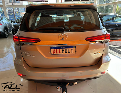 Toyota Hilux SW4 2.7 SR 7 LUGARES 4X2 16V FLEX 4P AUTOMÁTICO
