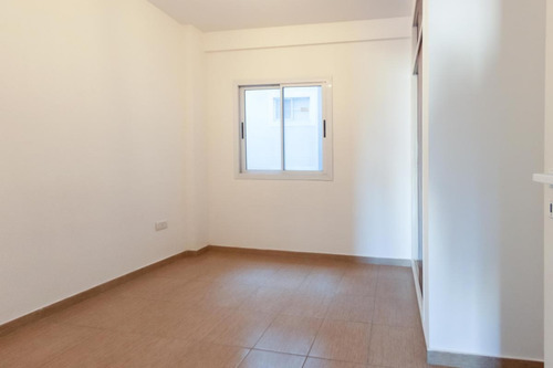 Imagen 9 de 16 de Venta-caseros Centro-departamento De 2 Ambientes Con Cochera Fija, Cubierta Y Balcón.