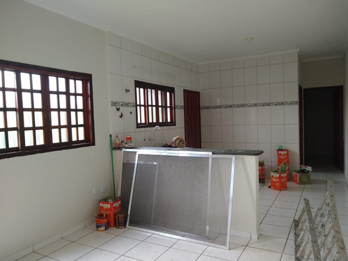 Imagem 4 de 13 de Casa Em Mongaguá Com Amplo Quintal Nos Fundos! Ref.: 8717 E