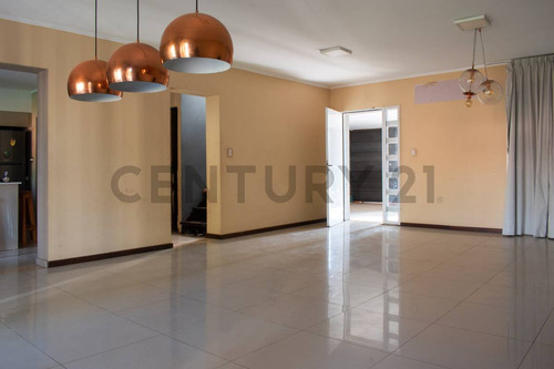 Casa En Venta Funes