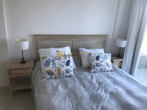 Apartamento En Muy Buena Ubicacion En Montoya, De 3 Dormitorios, Mas Habitacion De Huespedes Y Terraza Con Churrasquero. Consulte!!!!!!!!-ref:2013