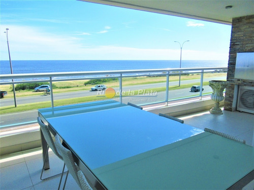 Primera Linea En Playa Mansa.- Ref: 13009