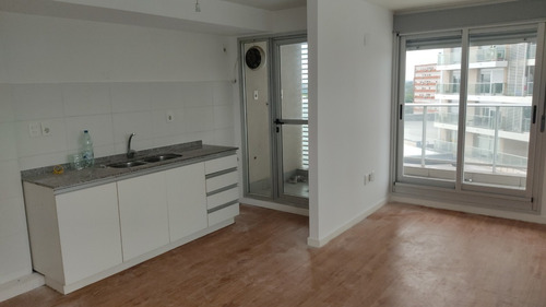 Imagen 2 de 9 de Panorámico Noreste A Plaza L. Batlle, Alquiler $ 23.0000 Y Con Opción A Compra $ 28.800