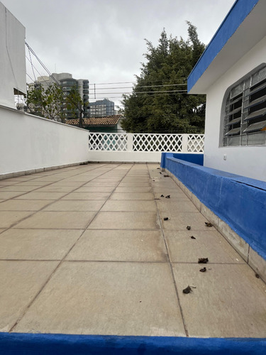 Casa Com Ótimo Quintal E Reformada