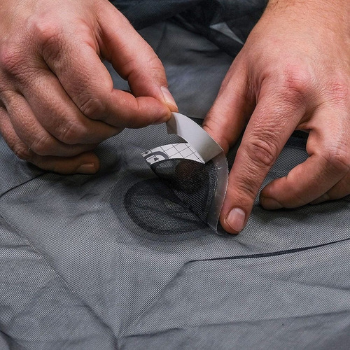 Imagen 5 de 7 de Parches P/ Reparar Mosquiteros De Carpa Gear Aid (x 2)
