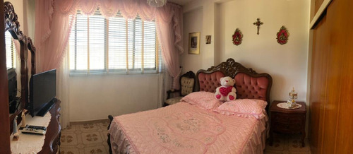 Imagen 6 de 10 de Venta Casa Lomas De La Trinidad 390mts2. Baruta 6h/5b/7p.e