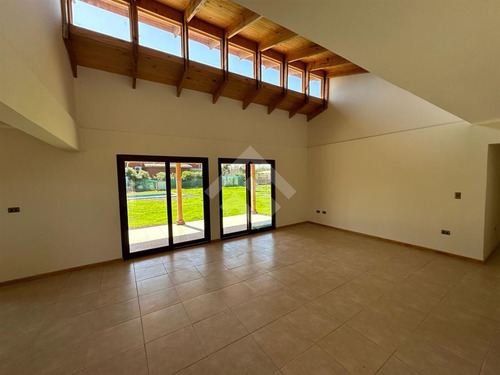 Arriendo En Tlgte Casa 3d 3b Con Piscina Y Riego En 1000 Mts