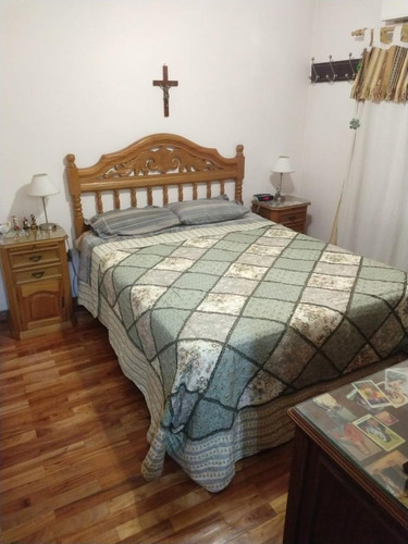 Casa De 3 Dormitorios Con Local + Depto De 2 Amb