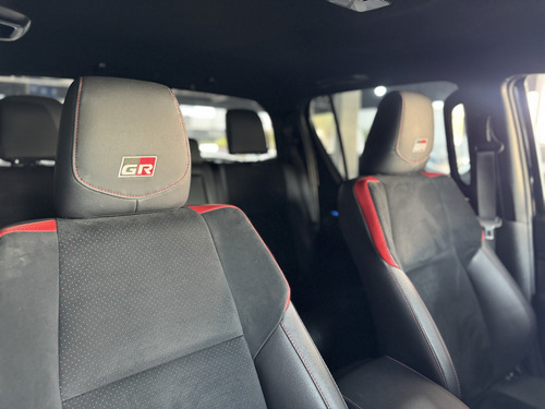 Toyota Hilux 2.8 D-4D TURBO DIESEL CD GR-S 4X4 AUTOMÁTICO