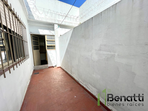 Dpto En Planta Baja. Con Patio. Sobre Av. San Martin
