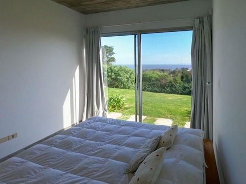 Casa 4 Dormitorios En Punta Ballena, Maldonado