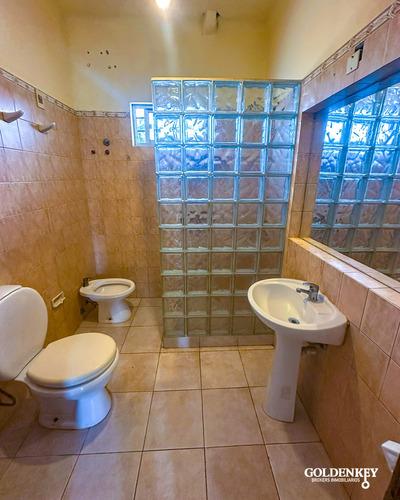 Alquiler Casa 2 Dormitorios Con Opción A 3 Y Balcón Y Patio En Barrio Cerro