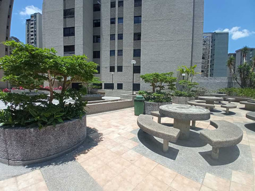 Imagen 21 de 26 de Se Vende Lindo Apartamento Actualizado 124 M² 3hab+serv/3b/2p El Cigarral