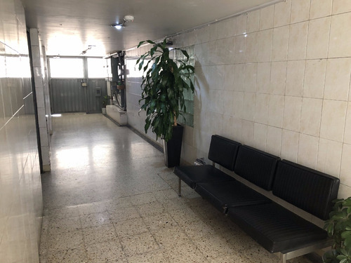 Oficina Con Sala De Juntas A 5 Minutos De Metro Misterios En Renta