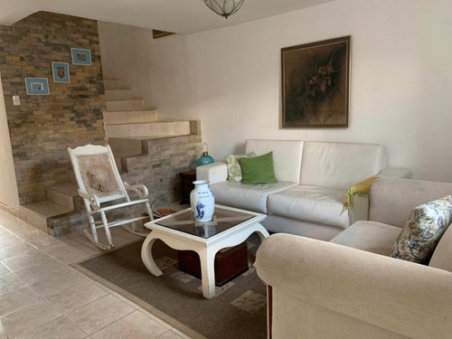 Imagen 4 de 27 de Townhouse En Venta De Dos Niveles Estilo Mediterraneo Cocina Empotrada E Iluminada Monteserino San Diego
